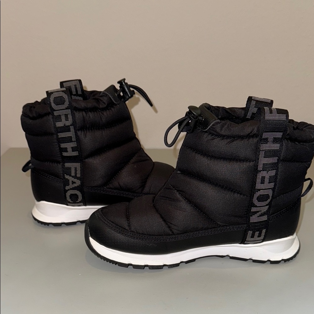 Like New, Kids Thermoball Pull-on Waterproof Black Quilted Padded Comfort Boots - Picture 8 of 11